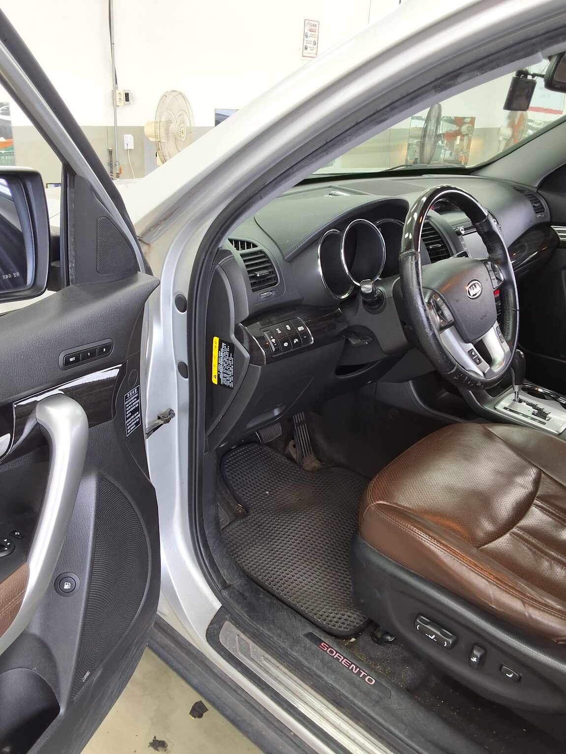 KIA SORENTO R DIESEL 2.2 4WD LIMITED PREMIUM 2011 - zdjęcie 10