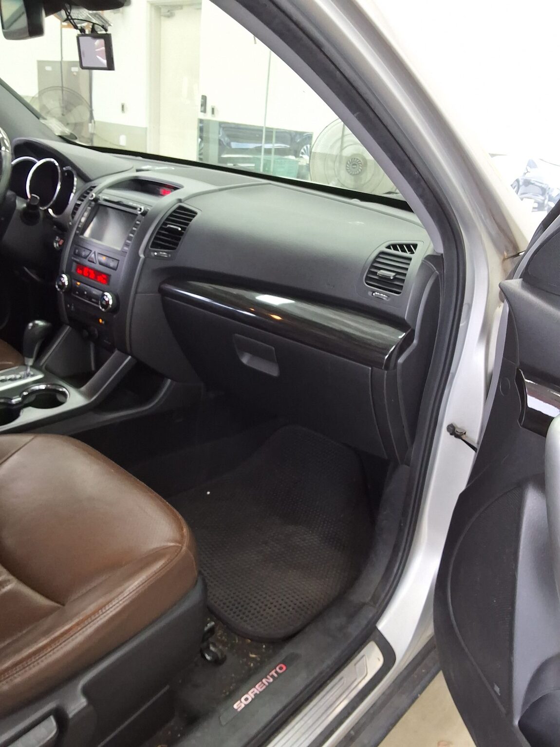 KIA SORENTO R DIESEL 2.2 4WD LIMITED PREMIUM 2011 - zdjęcie 14