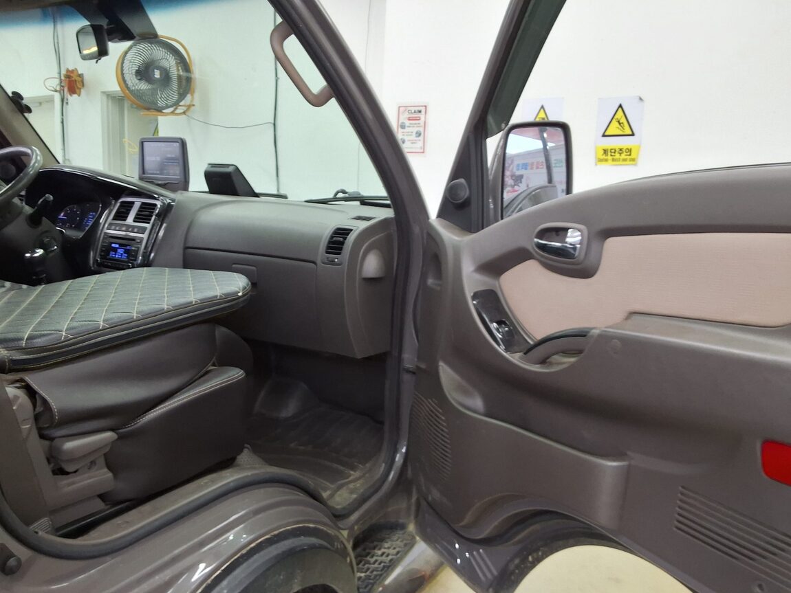 HYUNDAI PORTER II VGT 4WD DOUBLE CAB LONG WHEELBASE PREMIUM 2022 - zdjęcie 13