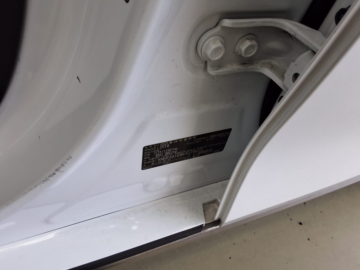 HYUNDAI GRANDEUR IG 3.0 GDi EXCLUSIVE SPECIAL 2019 - zdjęcie 16