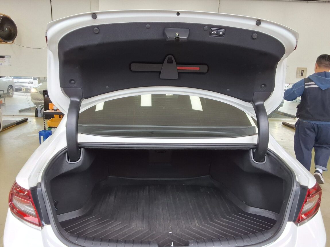 HYUNDAI GRANDEUR IG 3.0 GDi EXCLUSIVE SPECIAL 2019 - zdjęcie 15