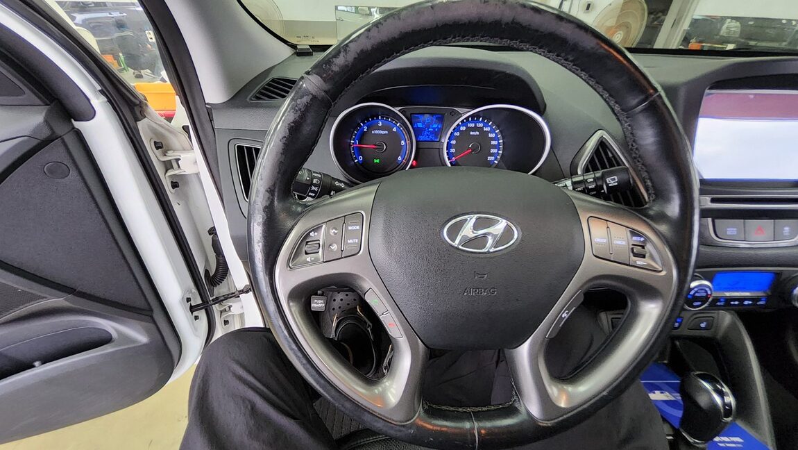 HYUNDAI NEW TUCSON ix DIESEL R2.0 2WD MODERN 2015 - zdjęcie 17