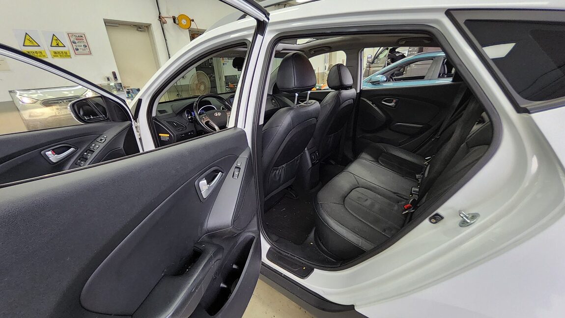 HYUNDAI NEW TUCSON ix DIESEL R2.0 2WD MODERN 2015 - zdjęcie 12