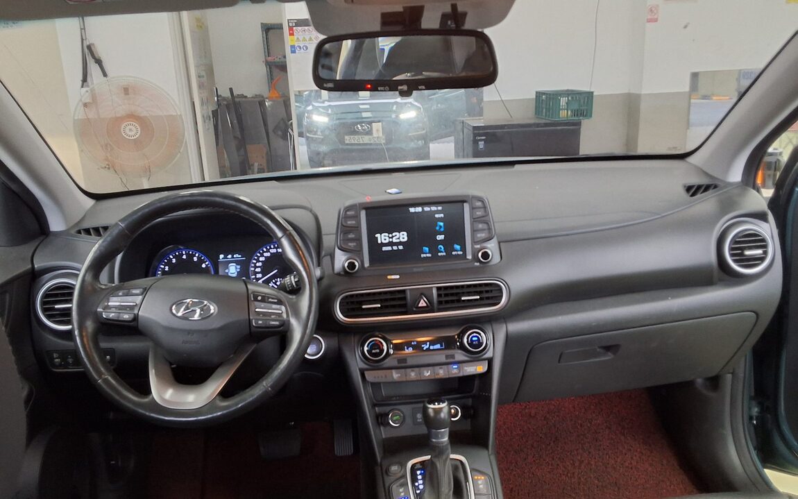 HYUNDAI KONA 1.6 GASOLINE 2WD MODERN POP 2018 - zdjęcie 11