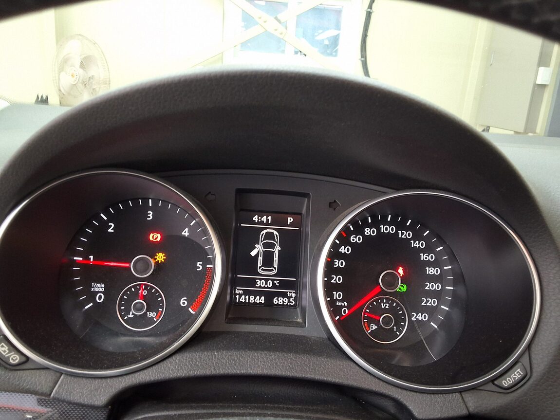 VOLKSWAGEN GOLF (6TH GEN) 2.0 TDI STYLE 2013 - zdjęcie 10