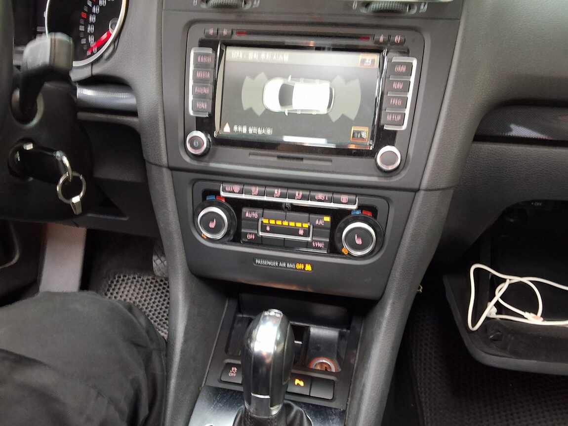 VOLKSWAGEN GOLF (6TH GEN) 2.0 TDI STYLE 2013 - zdjęcie 24