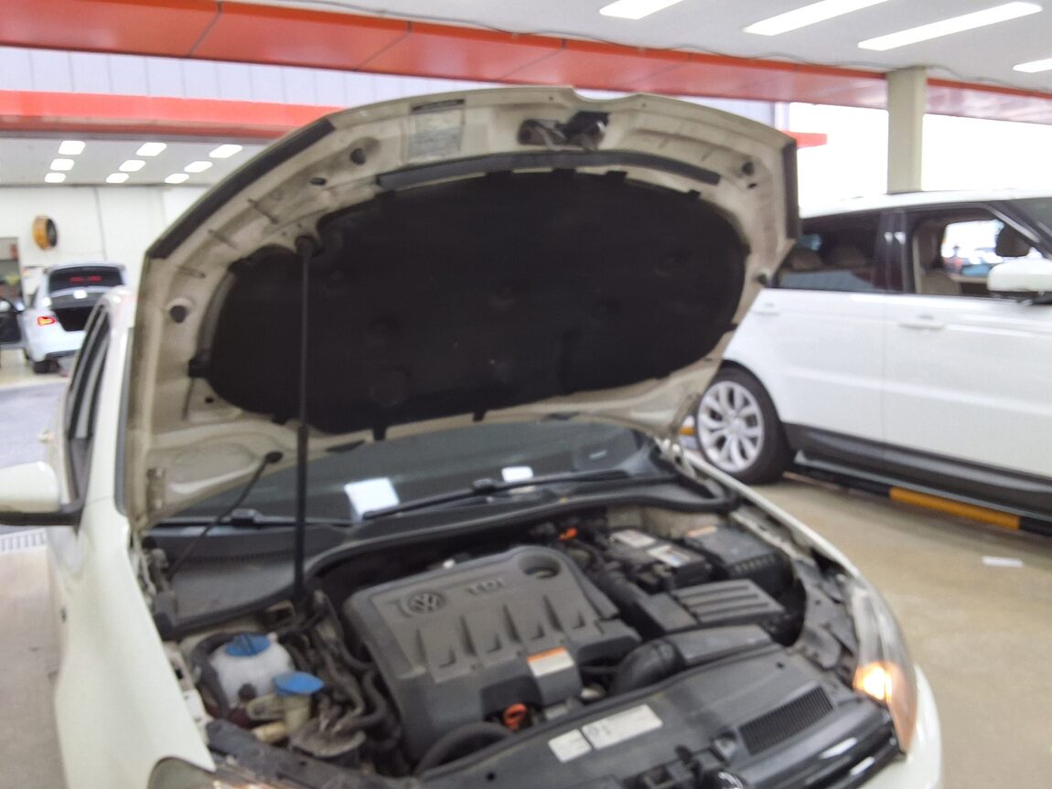 VOLKSWAGEN GOLF (6TH GEN) 2.0 TDI STYLE 2013 - zdjęcie 18