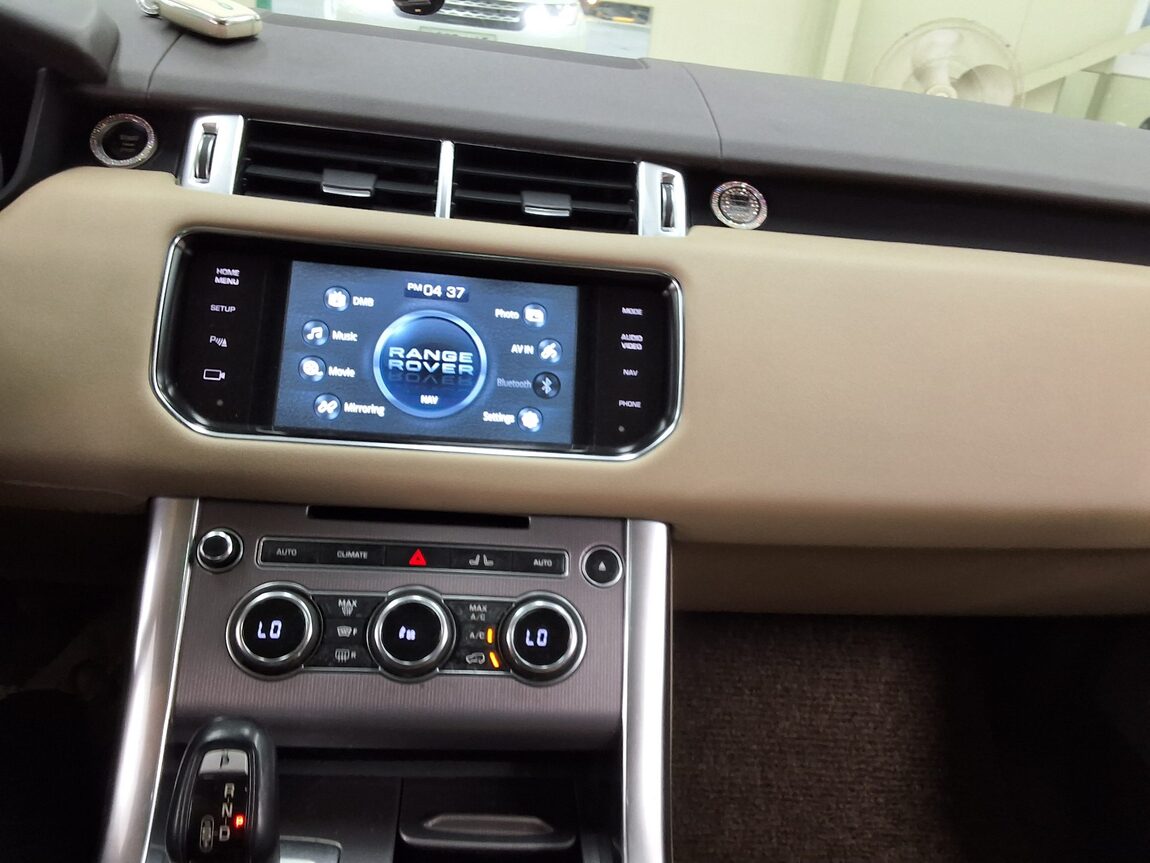 LAND ROVER RANGE ROVER SPORT (2ND GEN) 3.0 SDV6 HSE 2015 - zdjęcie 24