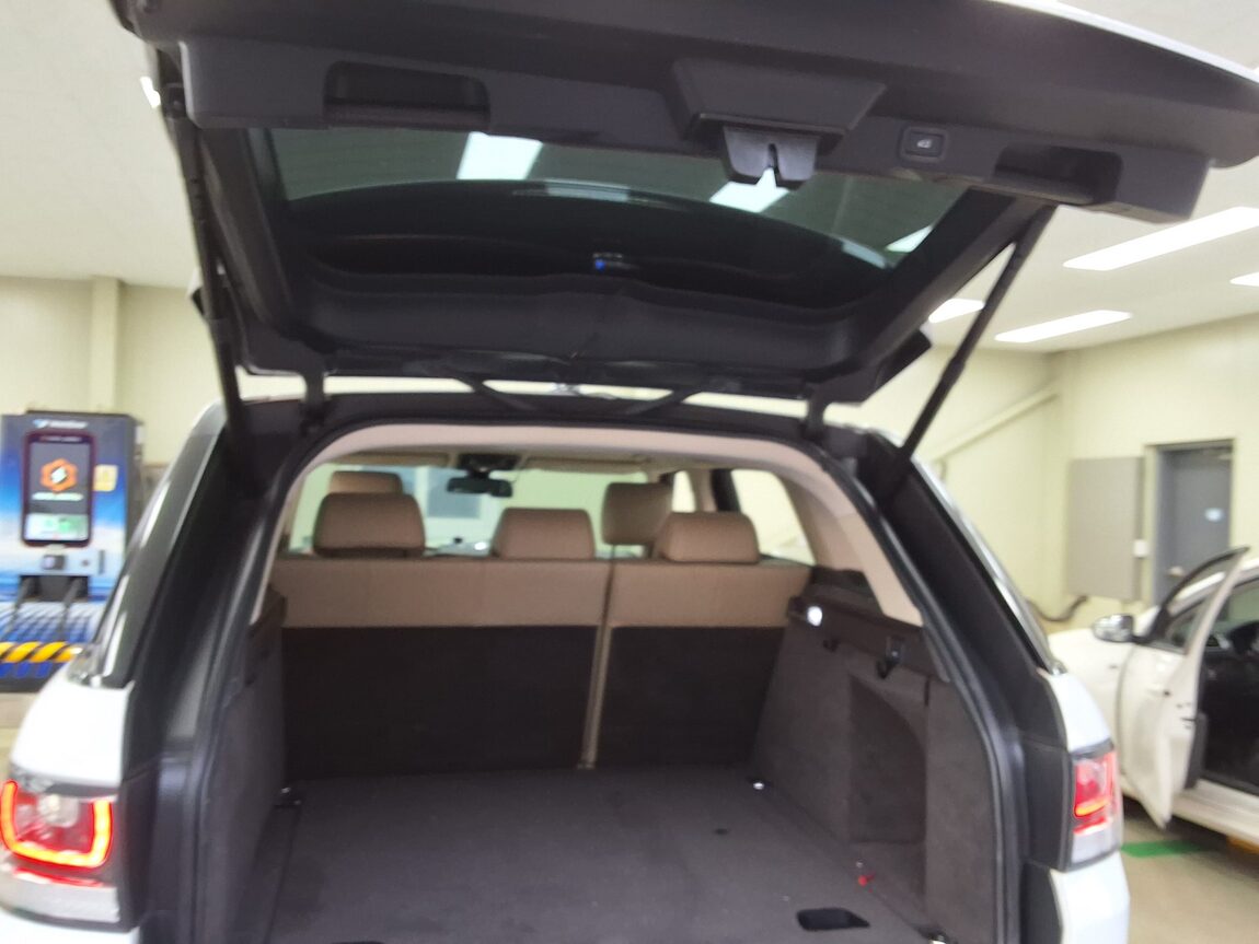LAND ROVER RANGE ROVER SPORT (2ND GEN) 3.0 SDV6 HSE 2015 - zdjęcie 16