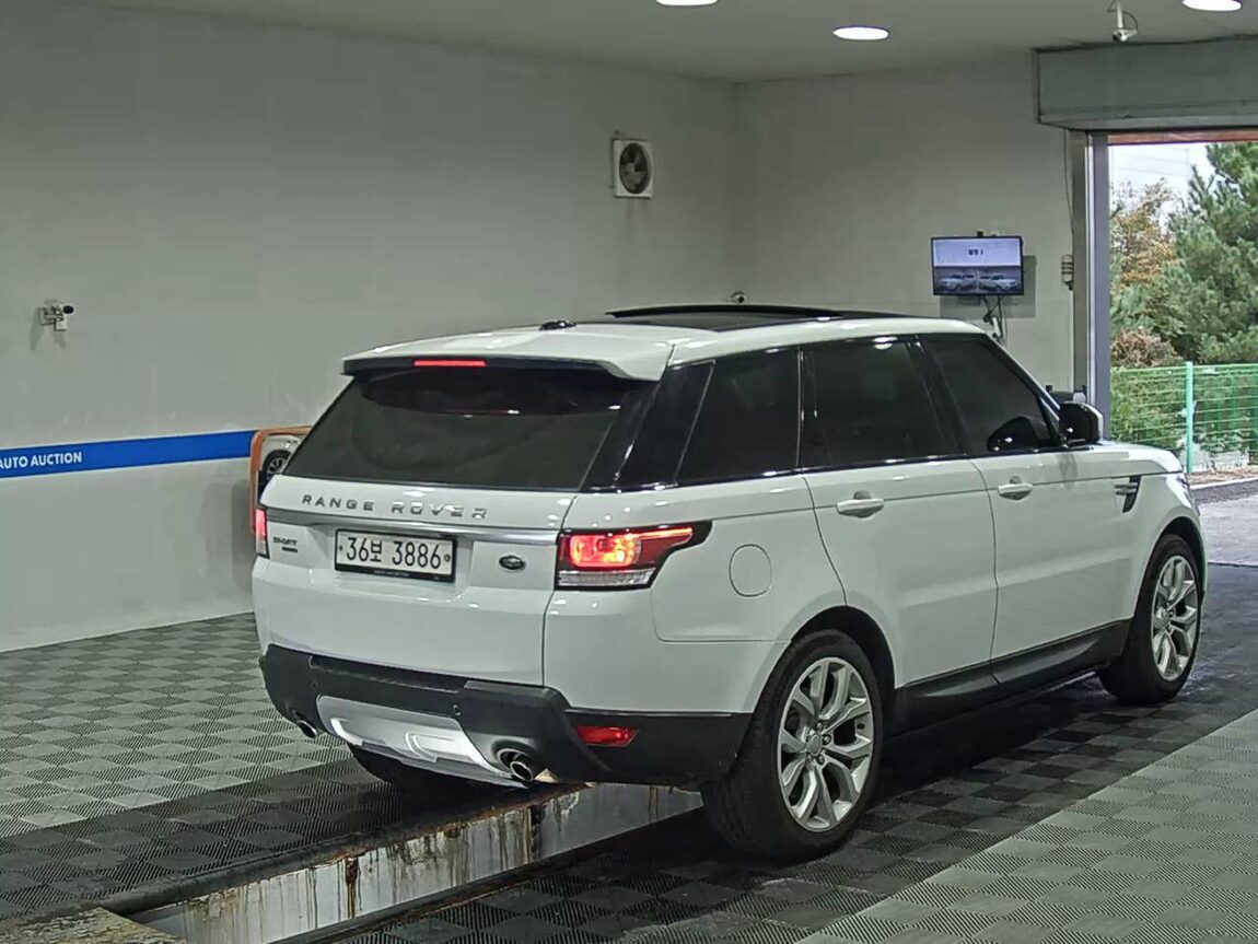 LAND ROVER RANGE ROVER SPORT (2ND GEN) 3.0 SDV6 HSE 2015 - zdjęcie 5