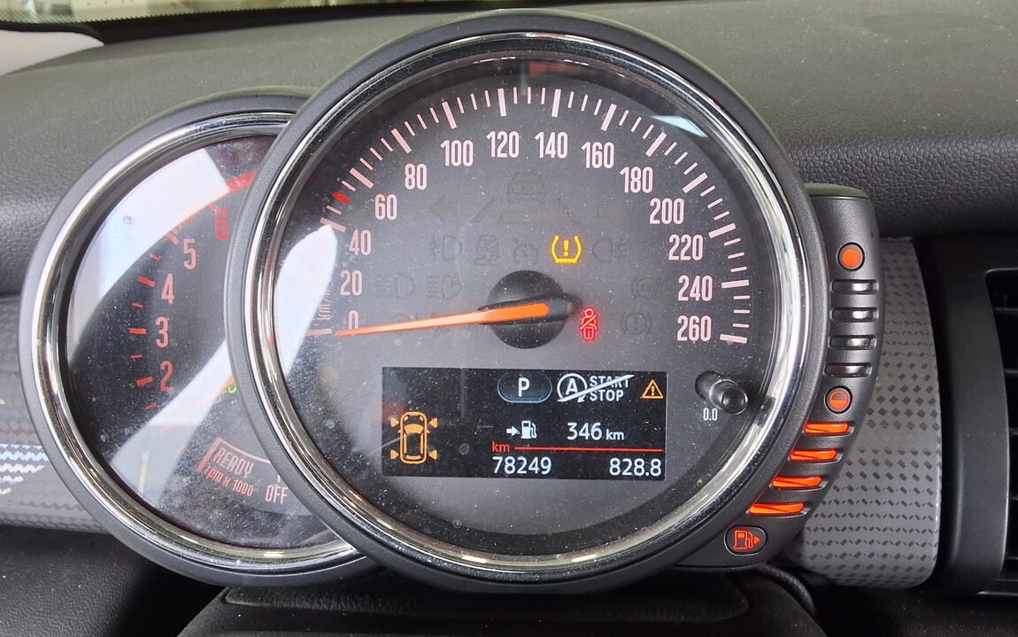 MINI COOPER (3RD GEN) 1.5 D MID 2016 - zdjęcie 9