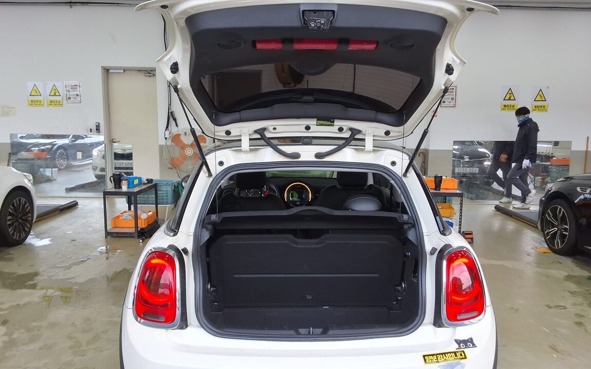 MINI COOPER (3RD GEN) 1.5 D MID 2016 - zdjęcie 13