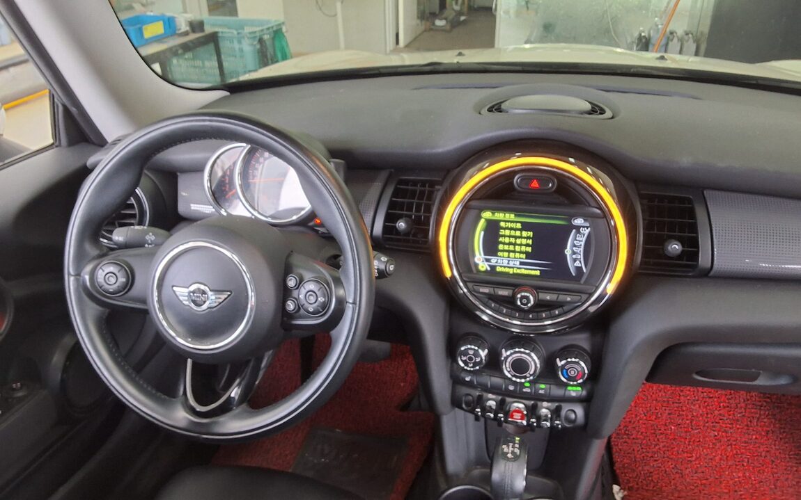 MINI COOPER (3RD GEN) 1.5 D MID 2016 - zdjęcie 11