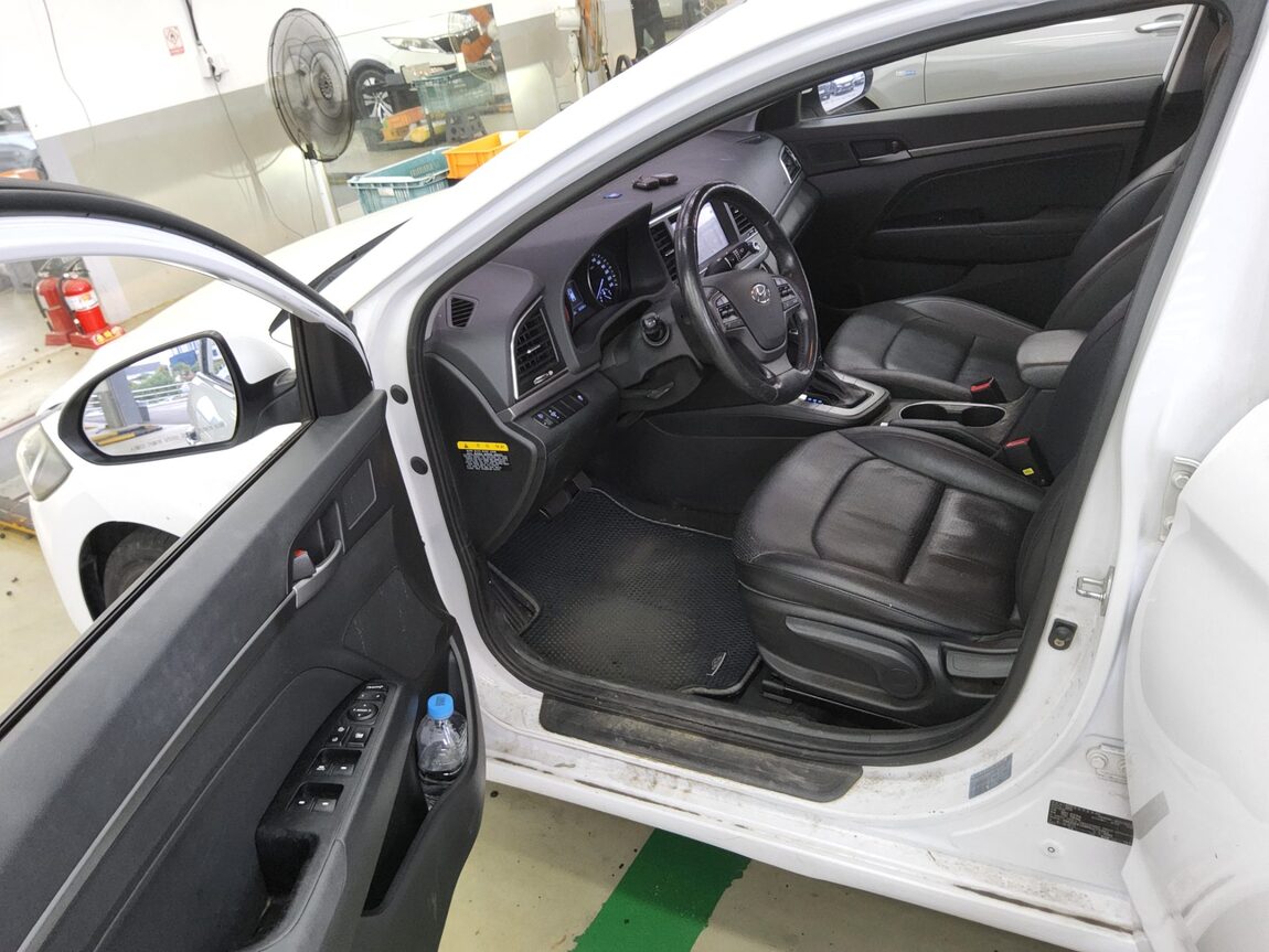 HYUNDAI AVANTE AD 1.6 GDi MODERN SPECIAL 2017 - zdjęcie 10