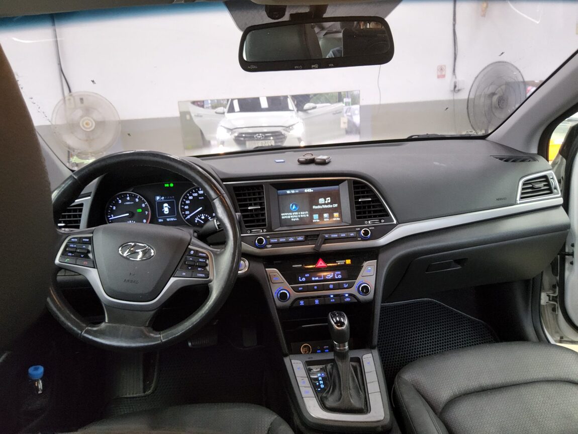 HYUNDAI AVANTE AD 1.6 GDi MODERN SPECIAL 2017 - zdjęcie 11