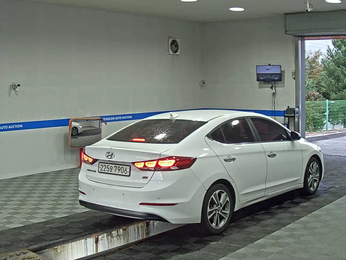 HYUNDAI AVANTE AD 1.6 GDi MODERN SPECIAL 2017 - zdjęcie 5