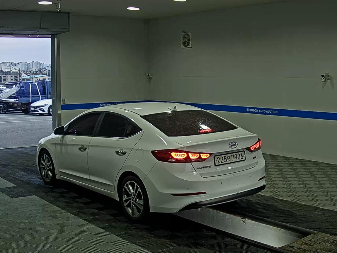 HYUNDAI AVANTE AD 1.6 GDi MODERN SPECIAL 2017 - zdjęcie 6