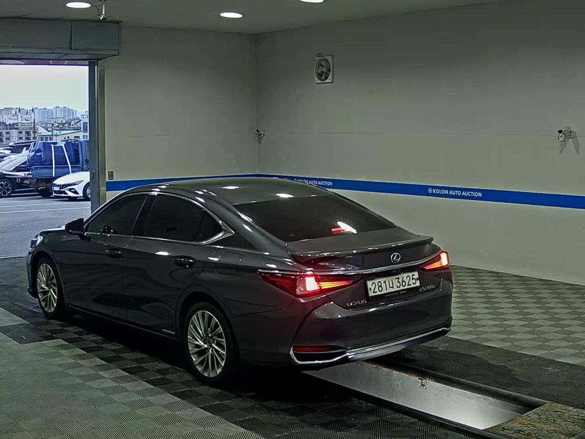 LEXUS ES (7TH GEN) 300h EXECUTIVE 2022 - zdjęcie 6