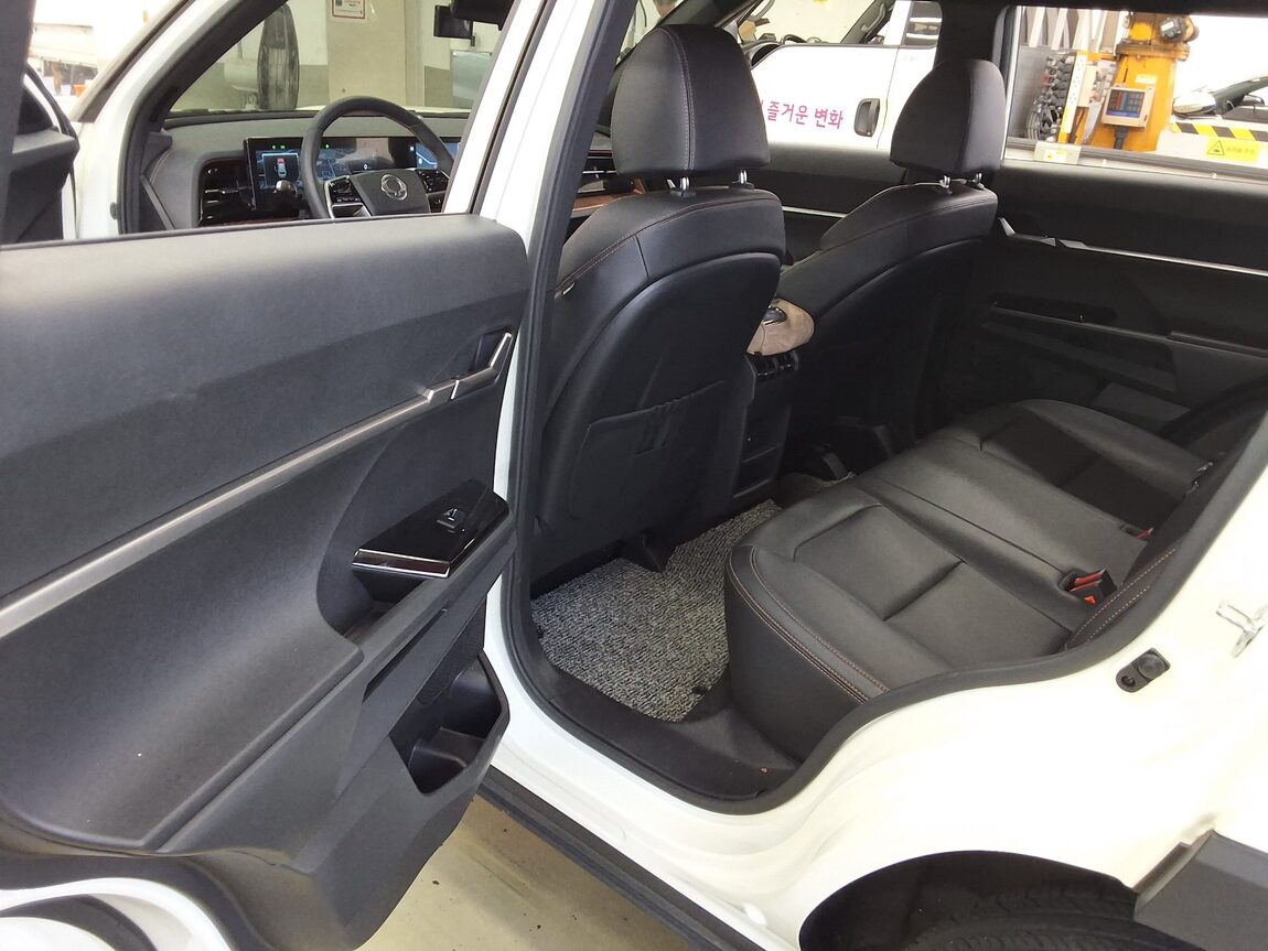 KG MOBILITY (SSANGYONG) THE NEW TORRES 1.5 GDI-T 2WD 2025 - zdjęcie 12