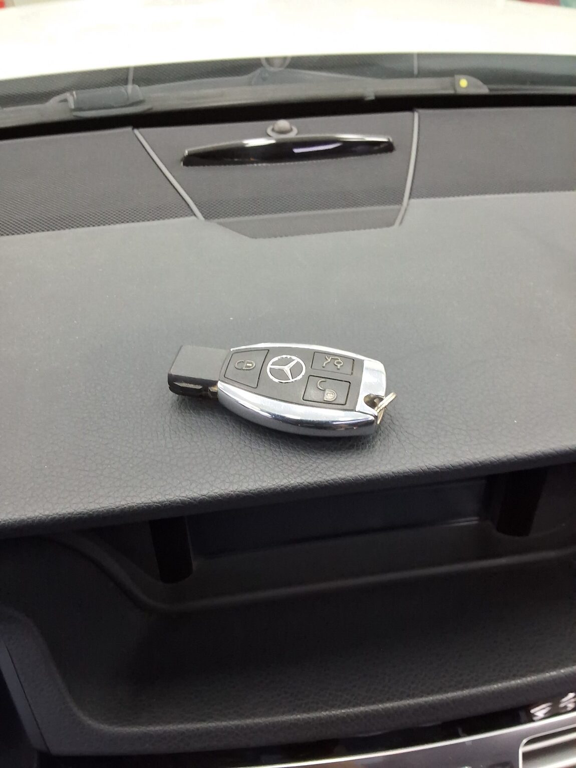 MERCEDES-BENZ E-CLASS (4TH GEN) E220 CDI BLUETEC AVANTGARDE SPORT 2016 - zdjęcie 18