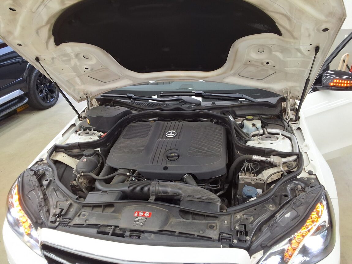 MERCEDES-BENZ E-CLASS (4TH GEN) E220 CDI BLUETEC AVANTGARDE SPORT 2016 - zdjęcie 20