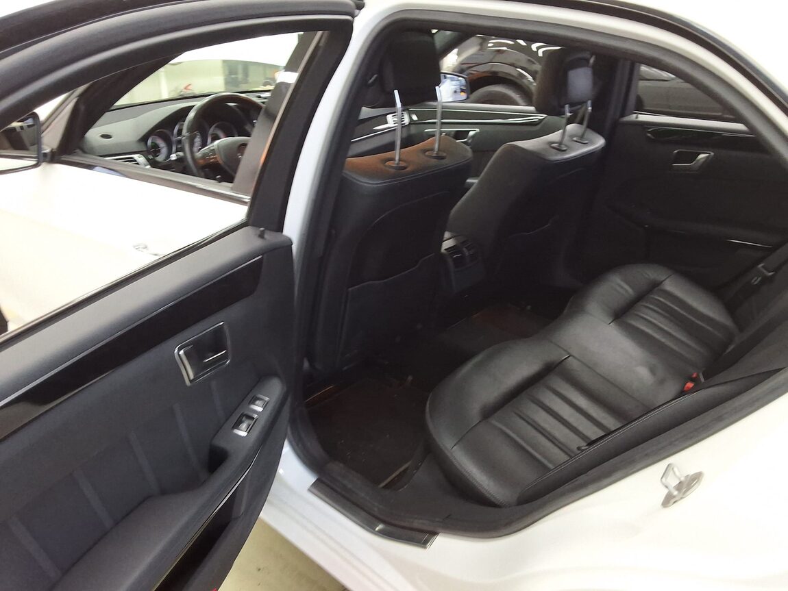 MERCEDES-BENZ E-CLASS (4TH GEN) E220 CDI BLUETEC AVANTGARDE SPORT 2016 - zdjęcie 12