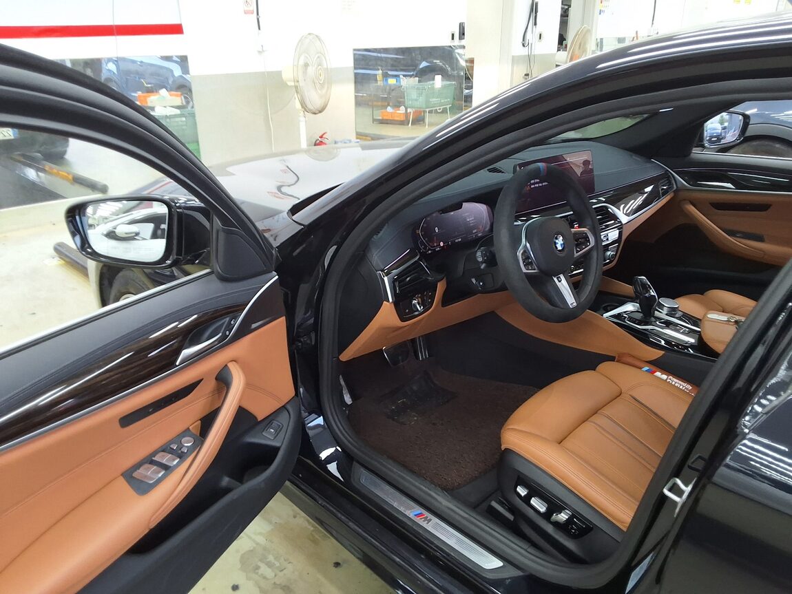 BMW 5 SERIES (7TH GEN) 520i M SPORT PACK 2021 - zdjęcie 10