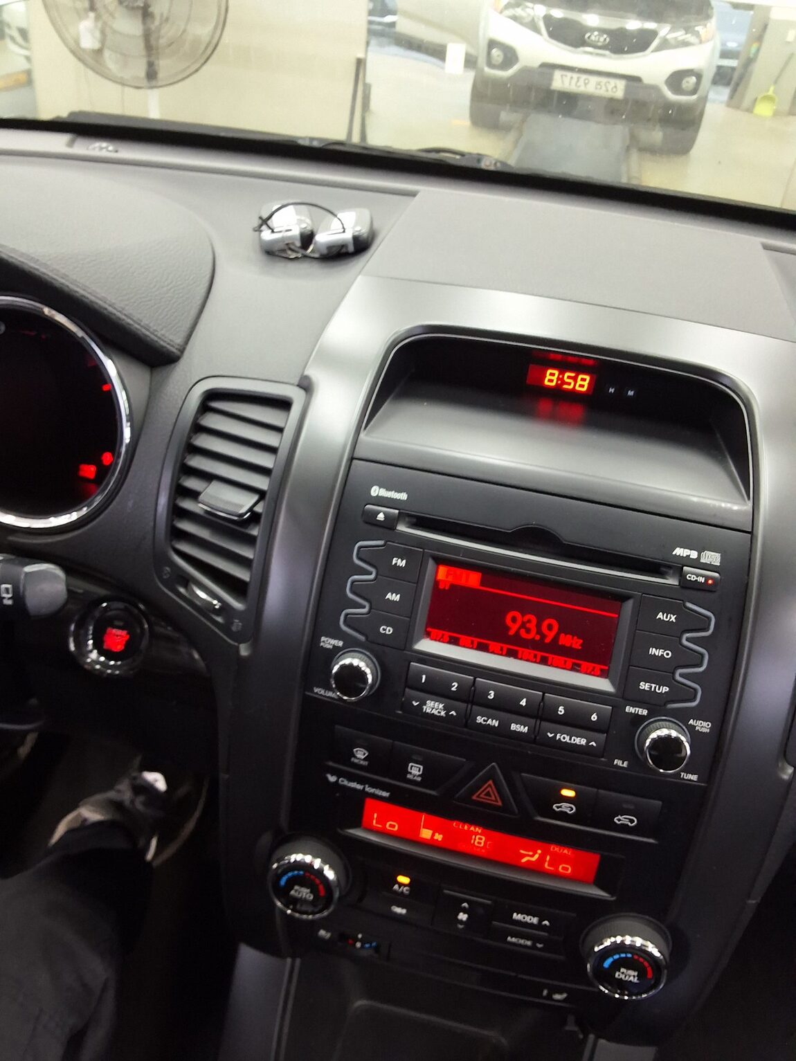 KIA SORENTO R DIESEL 2.2 2WD TLX LUXURY MODEL 2011 - zdjęcie 17