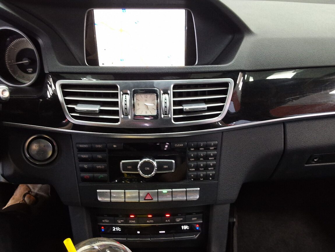 MERCEDES-BENZ E-CLASS (4TH GEN) E250 CDI 4MATIC 2014 - zdjęcie 24