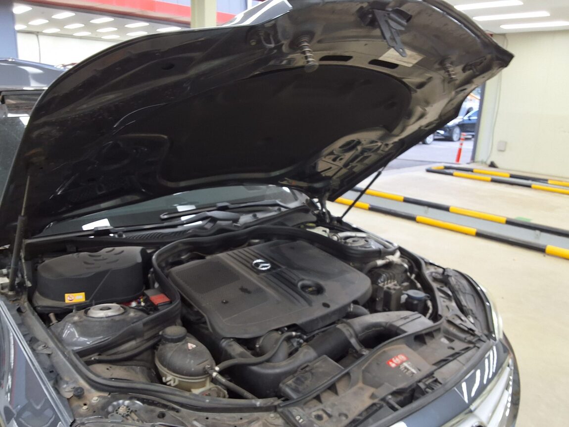 MERCEDES-BENZ E-CLASS (4TH GEN) E250 CDI 4MATIC 2014 - zdjęcie 18