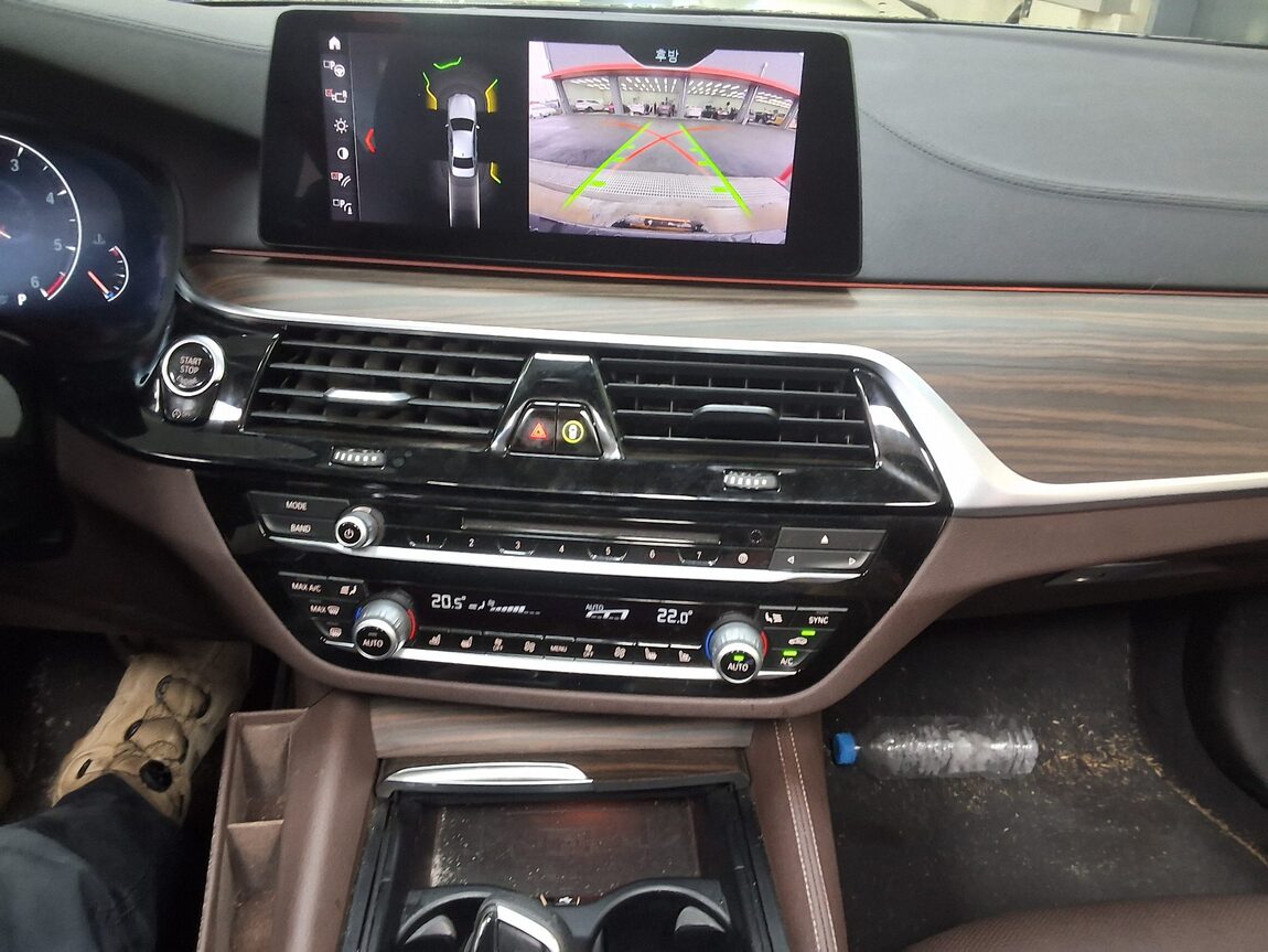 BMW 5 SERIES (7TH GEN) 520d LUXURY LINE PLUS 2019 - zdjęcie 24