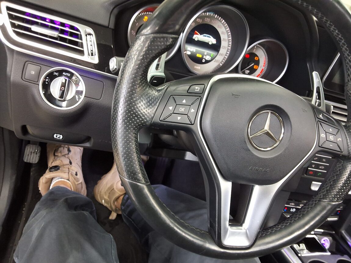 MERCEDES-BENZ E-CLASS (4TH GEN) E220 CDI BLUETEC AVANTGARDE SPORT 2016 - zdjęcie 23