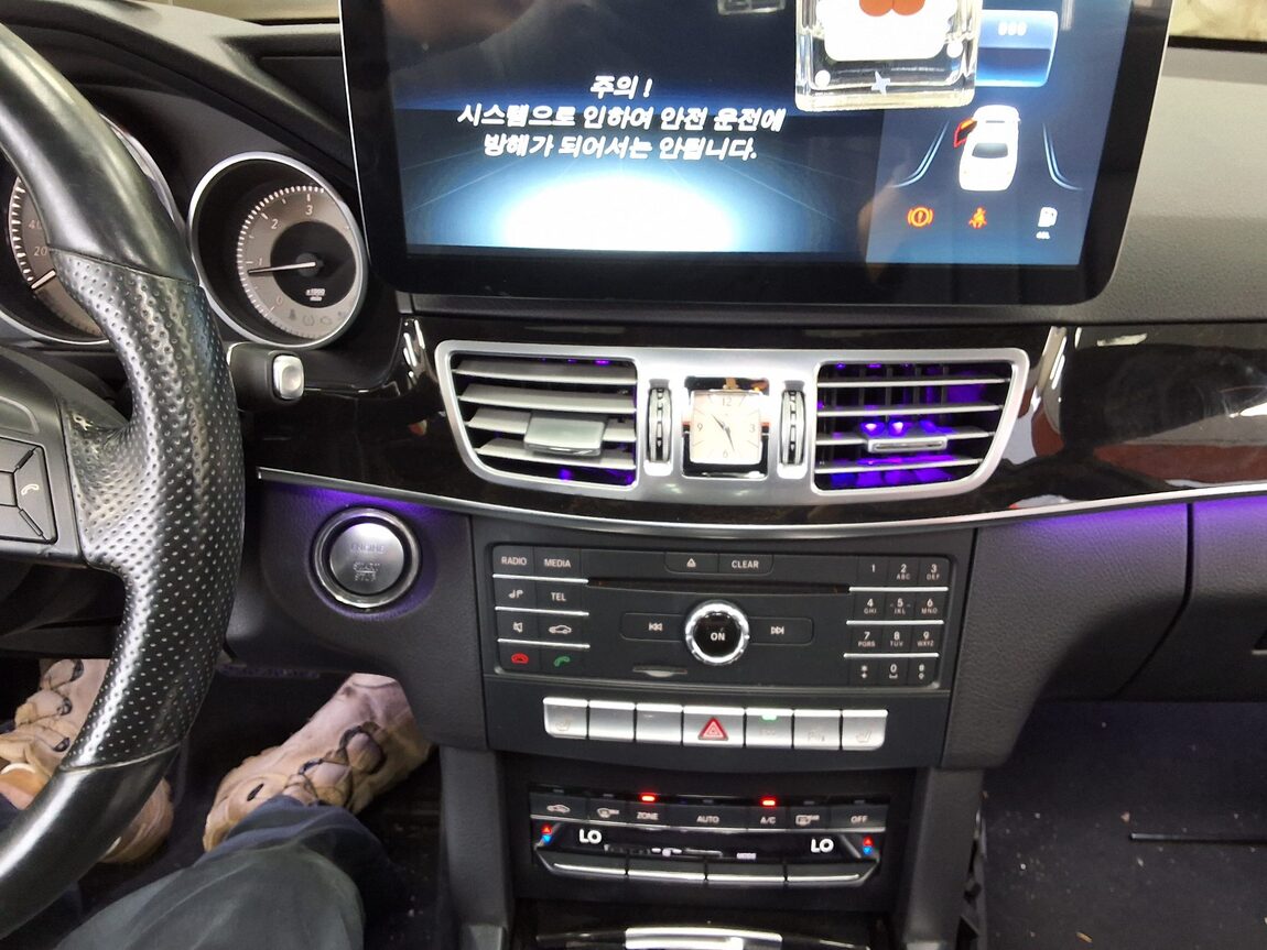 MERCEDES-BENZ E-CLASS (4TH GEN) E220 CDI BLUETEC AVANTGARDE SPORT 2016 - zdjęcie 24