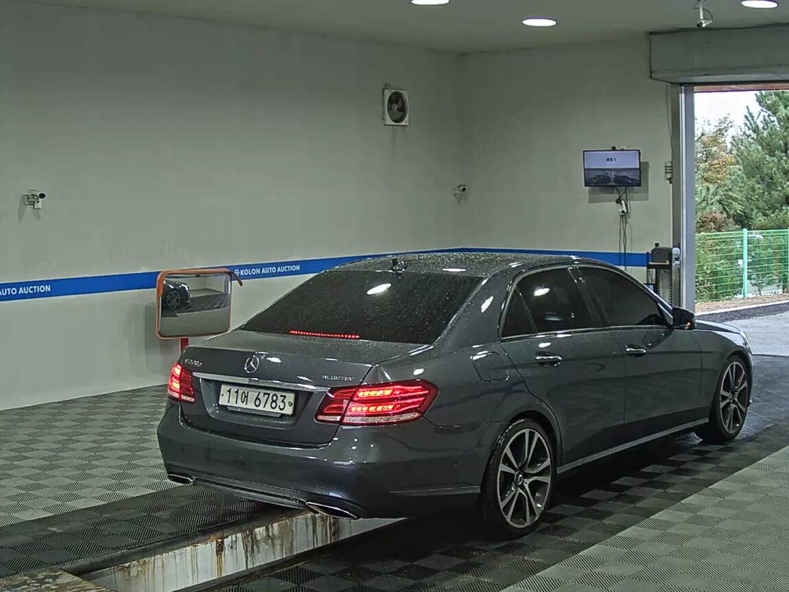 MERCEDES-BENZ E-CLASS (4TH GEN) E220 CDI BLUETEC AVANTGARDE SPORT 2016 - zdjęcie 5
