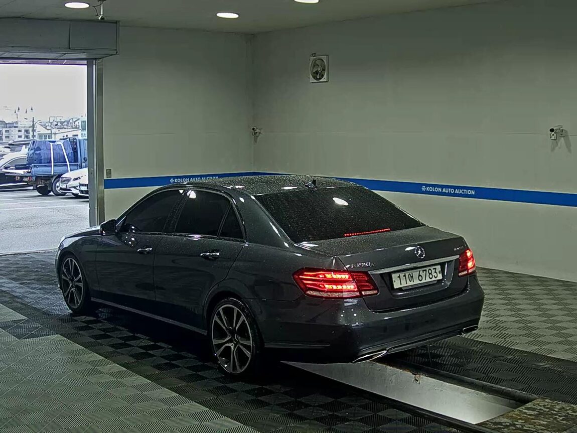 MERCEDES-BENZ E-CLASS (4TH GEN) E220 CDI BLUETEC AVANTGARDE SPORT 2016 - zdjęcie 6