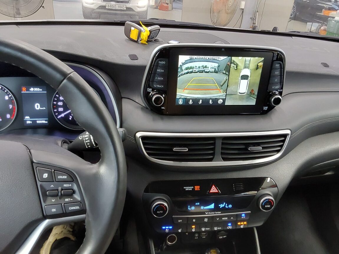 HYUNDAI NEW TUCSON 1.6 GASOLINE 2WD PREMIUM 2019 - zdjęcie 17