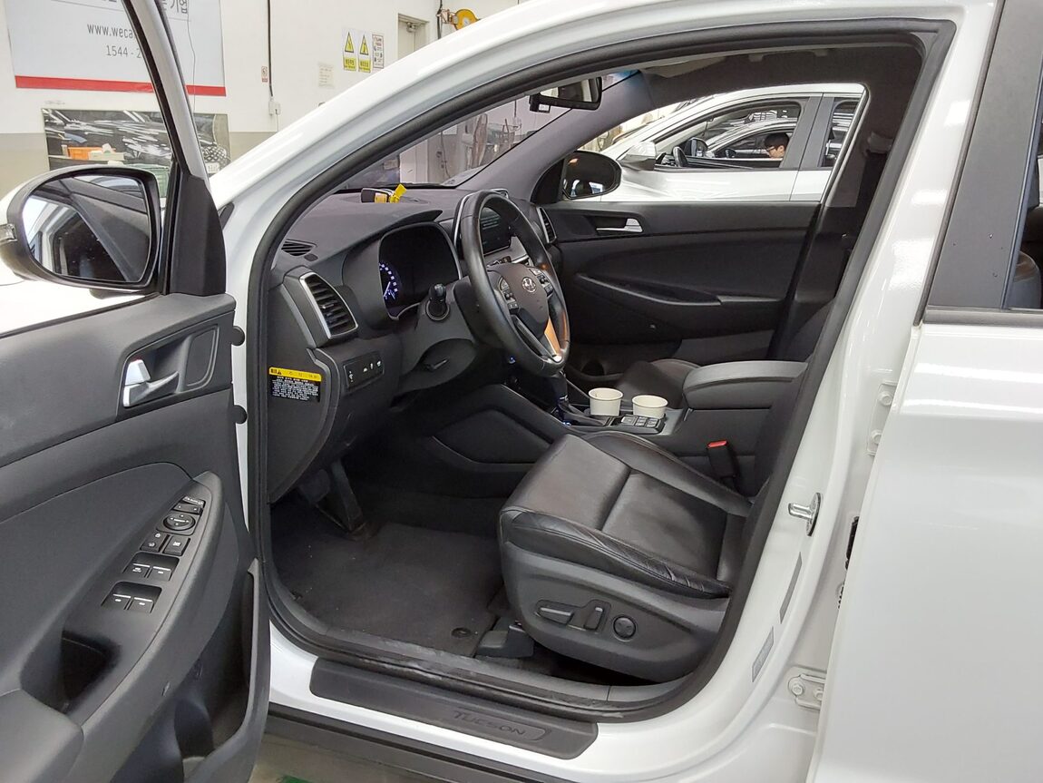 HYUNDAI NEW TUCSON 1.6 GASOLINE 2WD PREMIUM 2019 - zdjęcie 10