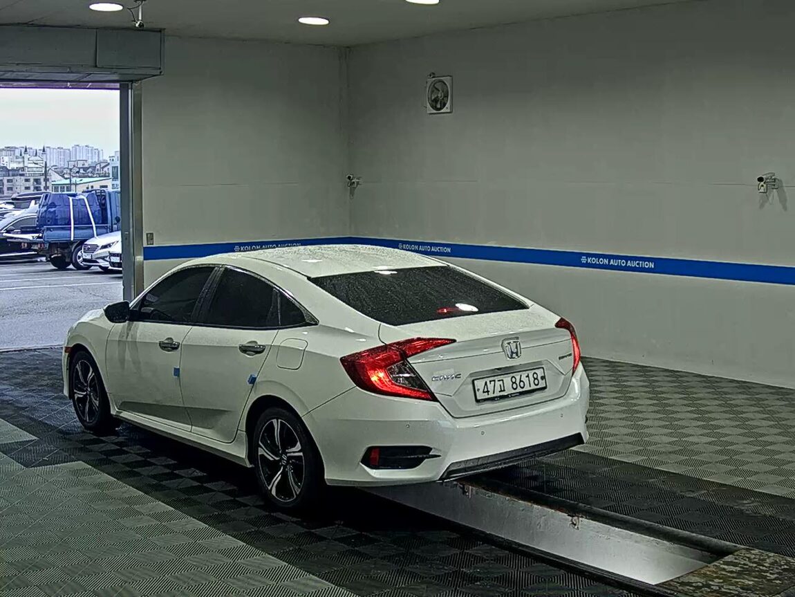 HONDA CIVIC (10TH GEN) 2 2017 - zdjęcie 6