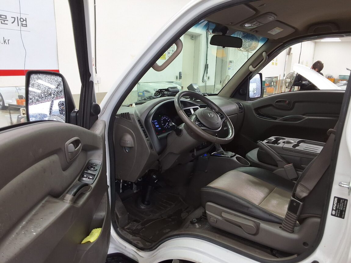 HYUNDAI PORTER II HIGH-ROOF REFRIGERATED BOX TRUCK LPG SUPER CAB 2025 - zdjęcie 10
