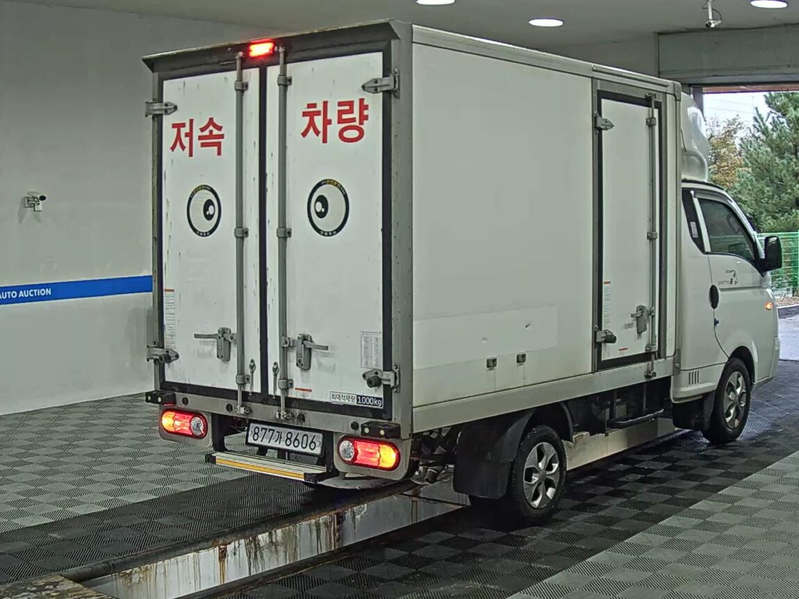 HYUNDAI PORTER II HIGH-ROOF REFRIGERATED BOX TRUCK LPG SUPER CAB 2025 - zdjęcie 5