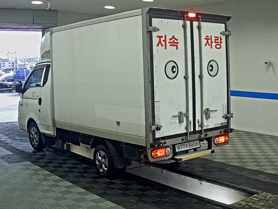 HYUNDAI PORTER II HIGH-ROOF REFRIGERATED BOX TRUCK LPG SUPER CAB 2025 - zdjęcie 6