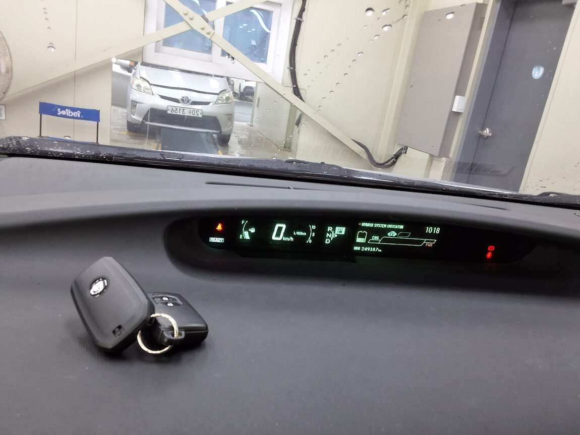 TOYOTA PRIUS (3RD GEN) 1.8 2012 - zdjęcie 10