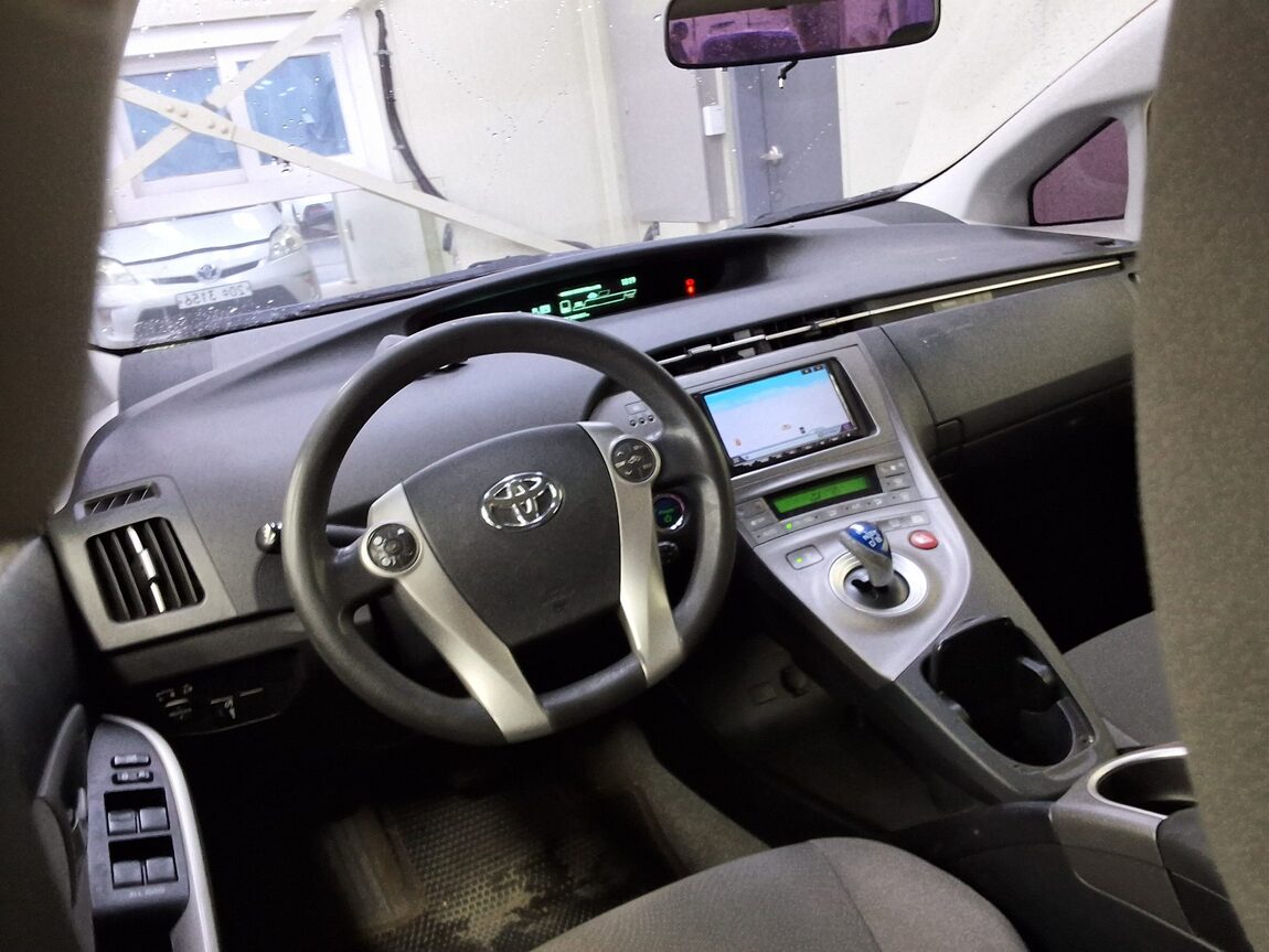 TOYOTA PRIUS (3RD GEN) 1.8 2012 - zdjęcie 12