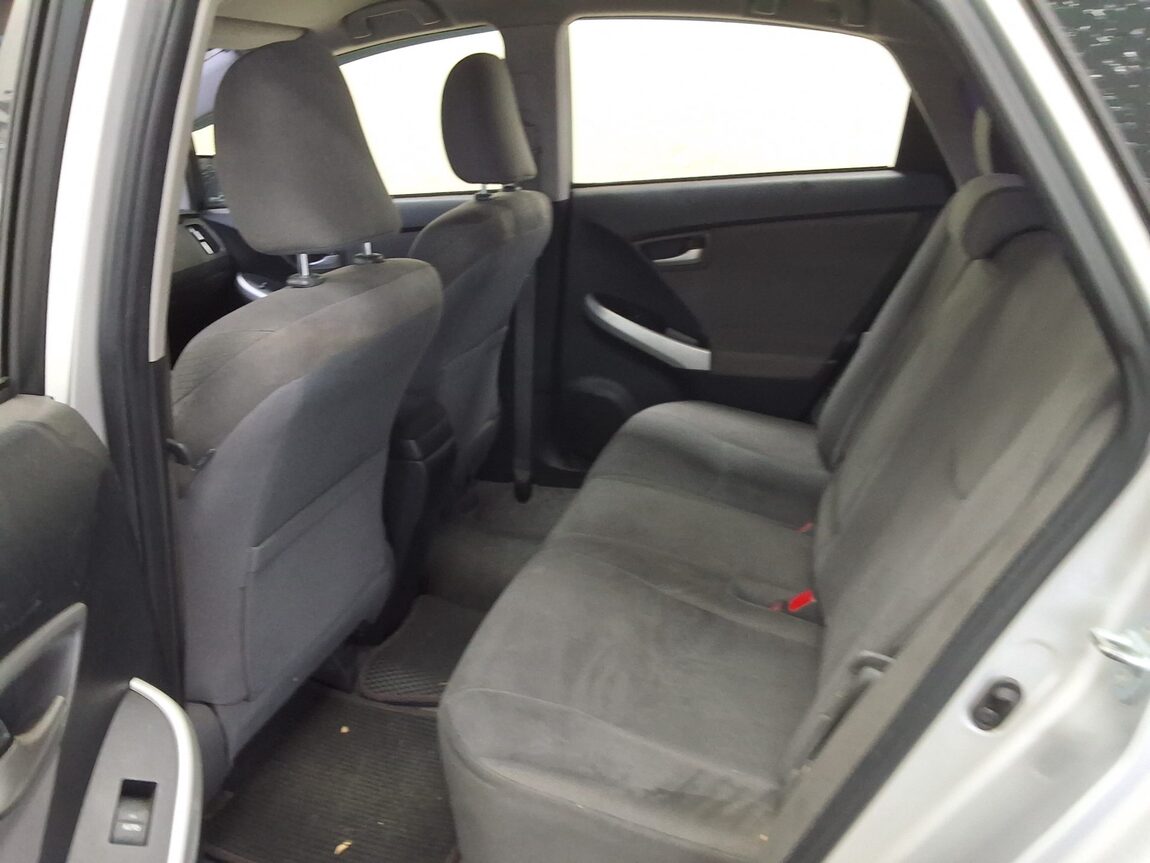 TOYOTA PRIUS (3RD GEN) 1.8 2012 - zdjęcie 13