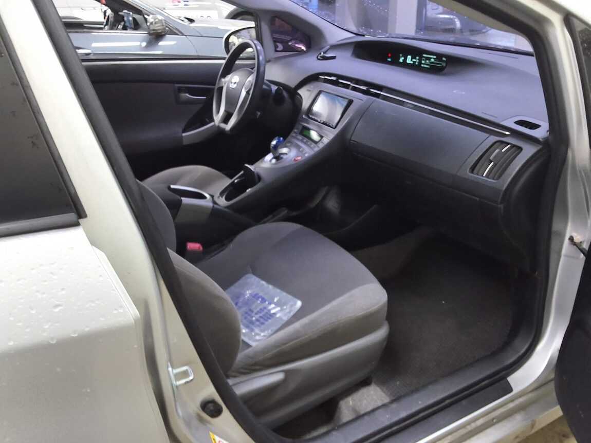 TOYOTA PRIUS (3RD GEN) 1.8 2012 - zdjęcie 15