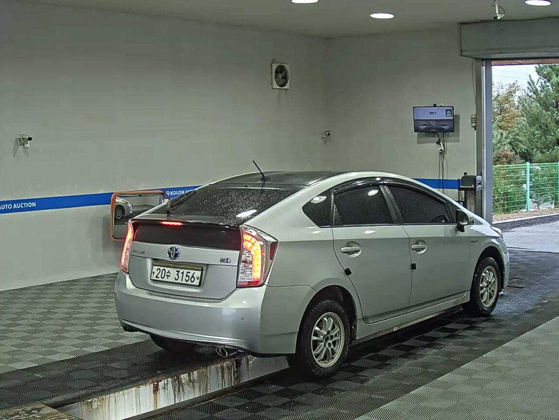 TOYOTA PRIUS (3RD GEN) 1.8 2012 - zdjęcie 5