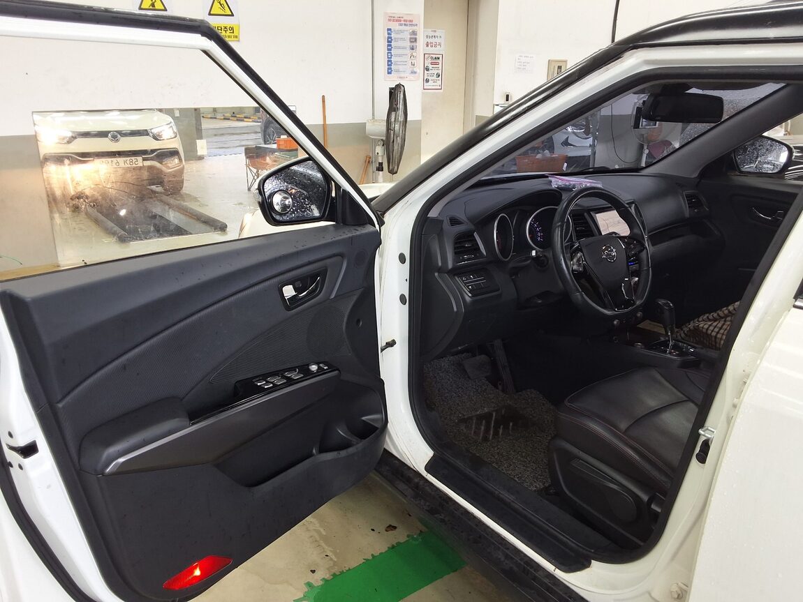 KG MOBILITY (SSANGYONG) TIVOLI AIR GASOLINE 2WD IX 2017 - zdjęcie 10
