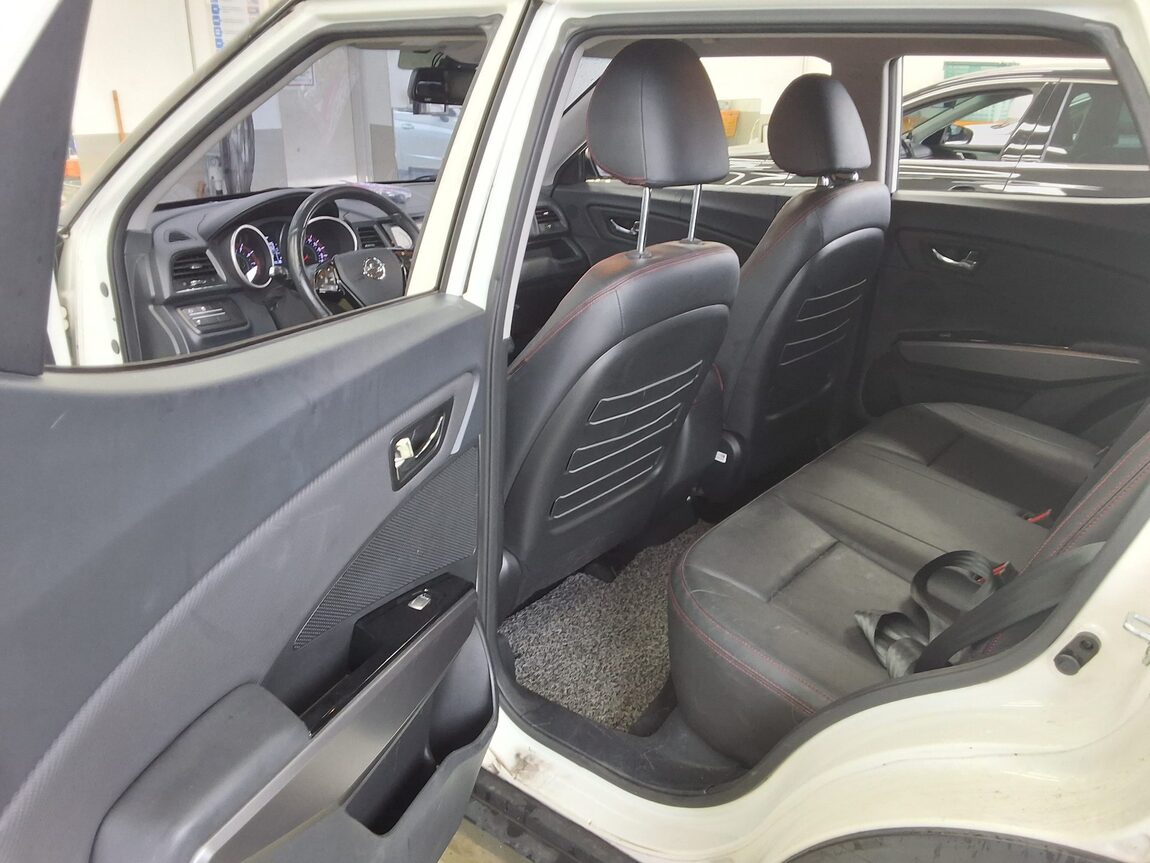 KG MOBILITY (SSANGYONG) TIVOLI AIR GASOLINE 2WD IX 2017 - zdjęcie 12