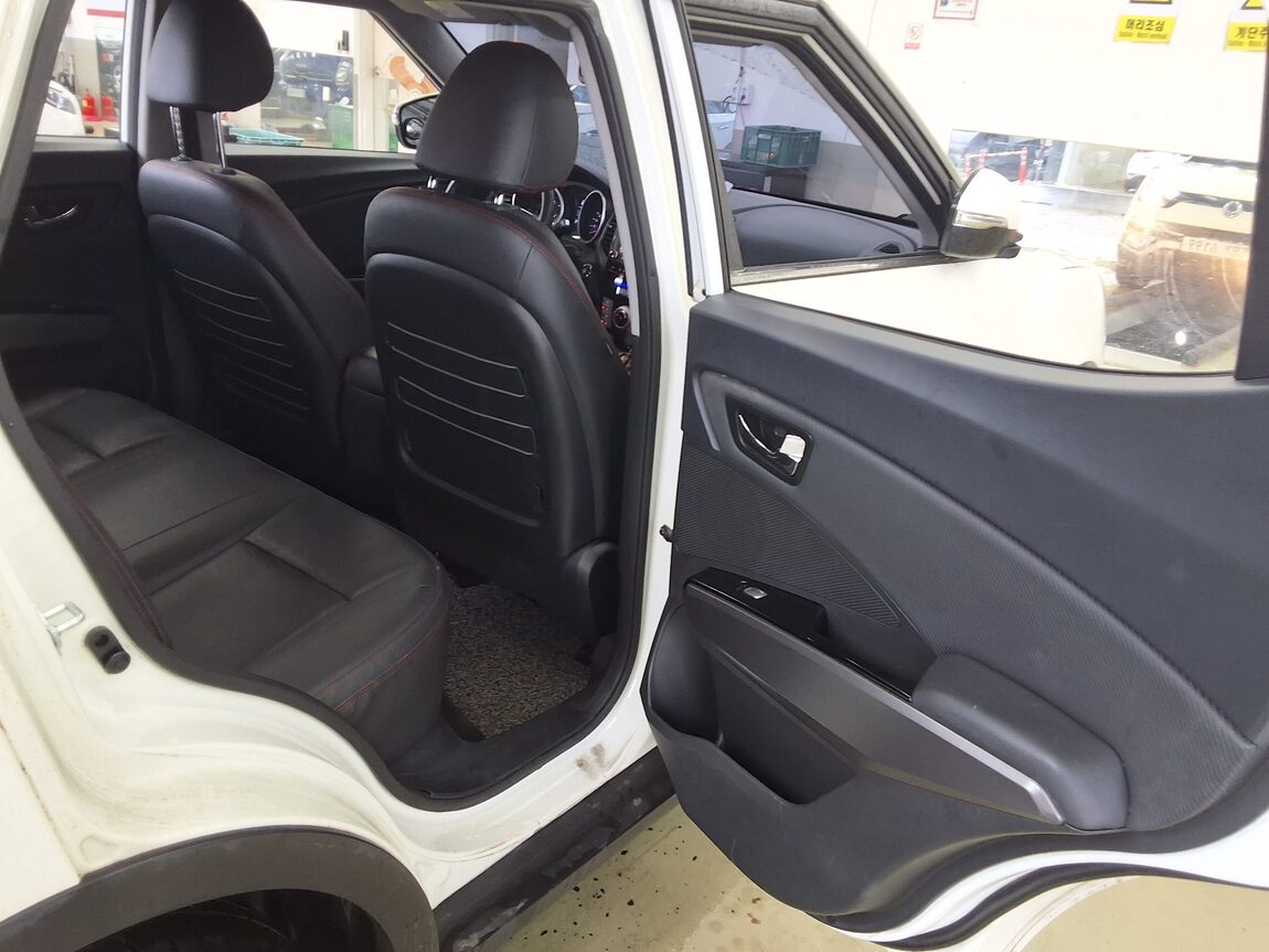 KG MOBILITY (SSANGYONG) TIVOLI AIR GASOLINE 2WD IX 2017 - zdjęcie 13