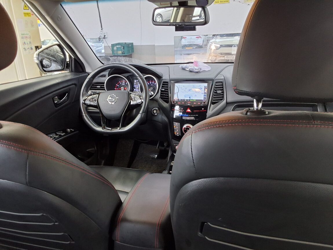 KG MOBILITY (SSANGYONG) TIVOLI AIR GASOLINE 2WD IX 2017 - zdjęcie 11
